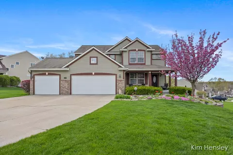 9801 Sunset Ridge Dr NE, Rockford, MI 49341