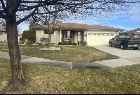 24235 Cambridge St, Woodhaven, MI 48183