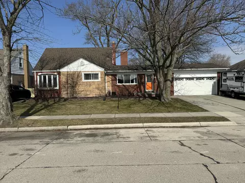 20841 Paloma St, Saint Clair Shores, MI 48080