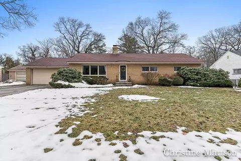 1960 Belmont Dr, Norton Shores, MI 49441