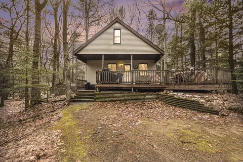 6266 Basswood Dr, Pentwater, MI 49449