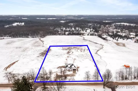 2815 Potters Rd, Ionia, MI 48846