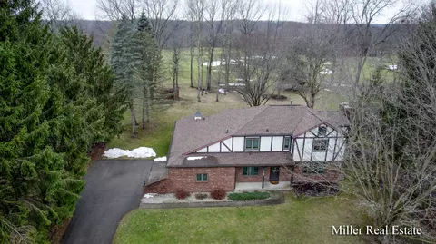 1740 Jacobs Cir, Hastings, MI 49058