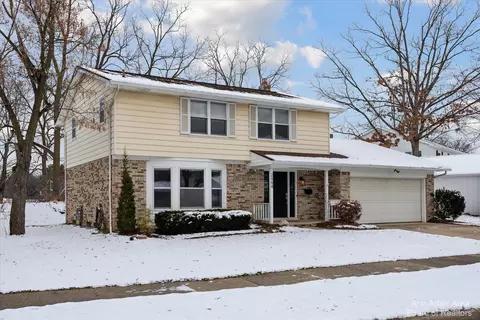 2484 Dundee Dr, Ann Arbor, MI 48103