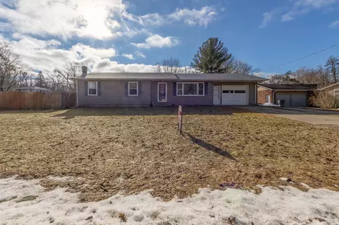 6786 Bayview Dr, Coloma, MI 49038