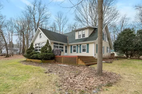 22174 Beech St, Cassopolis, MI 49031