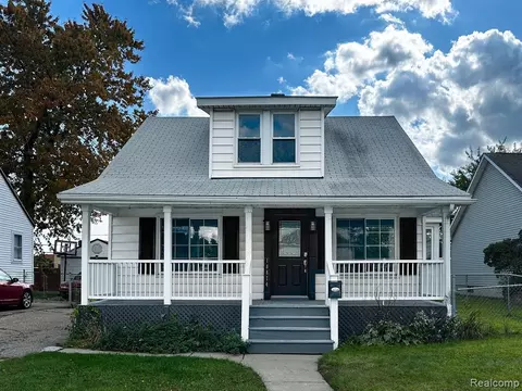 18874 Birmingham St, Roseville, MI 48066