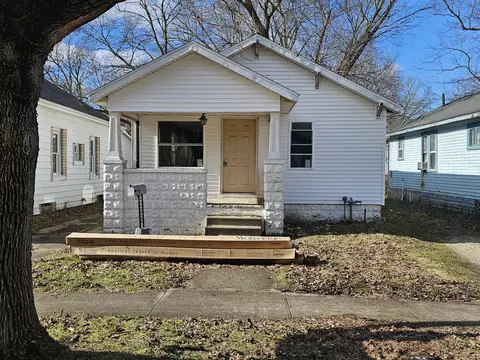 1114 N 8th St, Niles, MI 49120