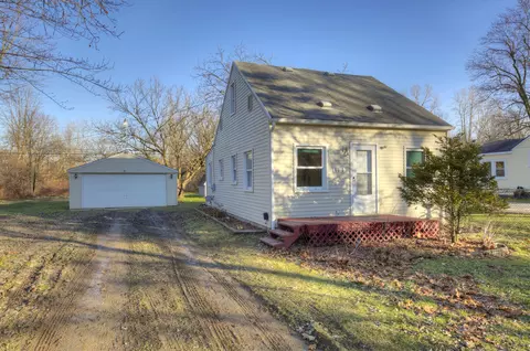 6633 Edwards Rd, Belleville, MI 48111
