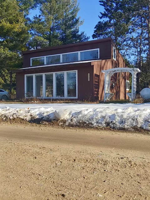 11268 S Shore Dr, Riverdale, MI 48877