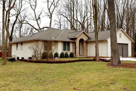 53182 Kathryn Rd, Paw Paw, MI 49079