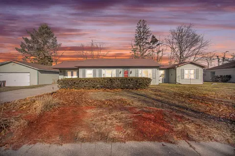 2076 Plainfield Ave, Norton Shores, MI 49441