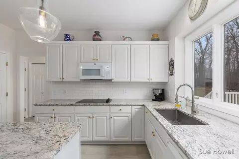 Kitchen - 362 Oakwright Ct NE, Ada, MI 49301 photo 2 of 5