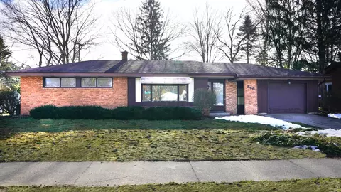 346 Wildwood Dr, Holland, MI 49423