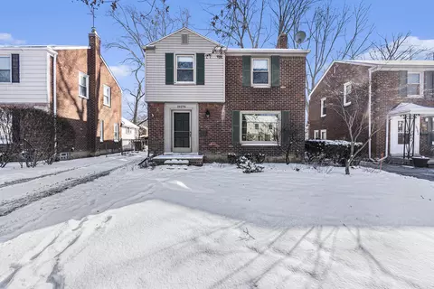 19276 Raymond St, Grosse Pointe Woods, MI 48236