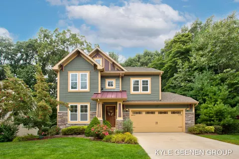 2087 Chippewa Dr, Holland, MI 49424