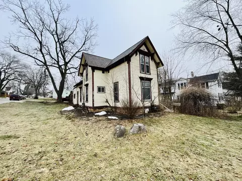 824 W Lincoln Ave, Ionia, MI 48846