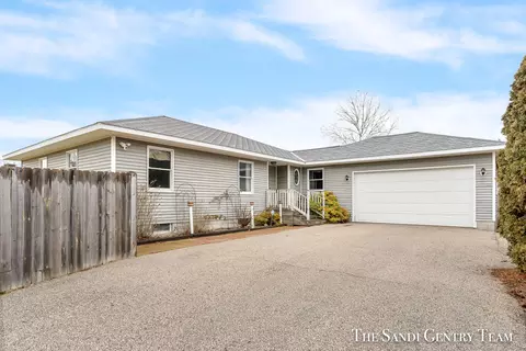 2520 E Mcmillan Rd, Twin Lake, MI 49457