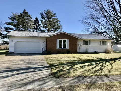 204 N Athletic St, White Pigeon, MI 49099
