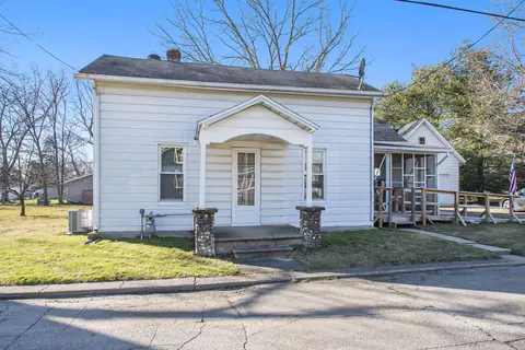 1502 N 12th St, Niles, MI 49120