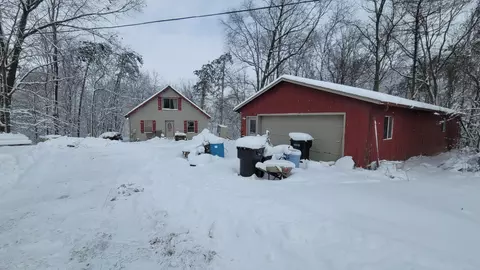 10450 Green Lake Rd, Middleville, MI 49333