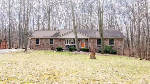 11312 Shadow Woods Ln, Whitmore Lake, MI 48189