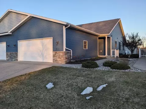 632 East St, Coopersville, MI 49404