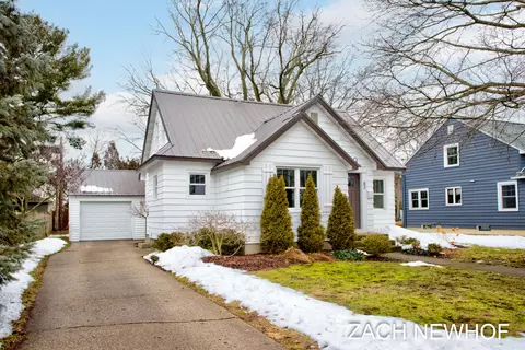 83 E 30th St, Holland, MI 49423