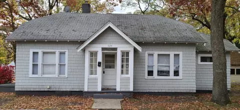 689 E Larch Ave, Muskegon, MI 49442