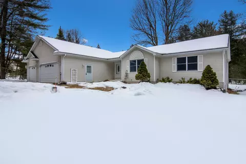 2662 W Woodlands Dr, Traverse City, MI 49685