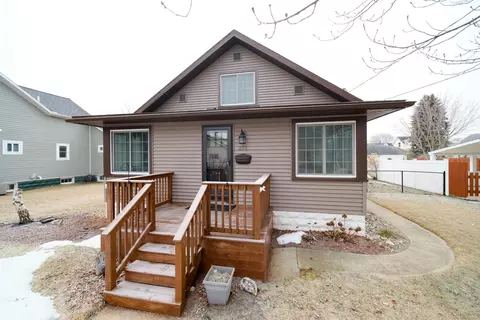 Exterior - 271 7th St, Manistee, MI 49660 photo 6 of 12