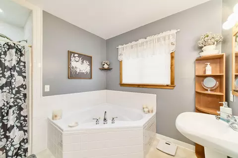 Bath - 271 7th St, Manistee, MI 49660 photo 2 of 5