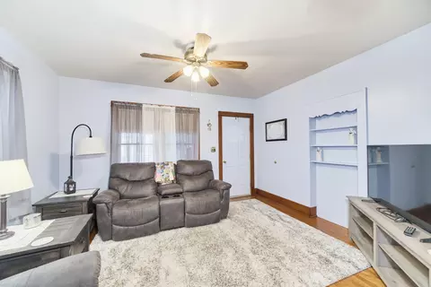 Living - 271 7th St, Manistee, MI 49660 photo 3 of 3
