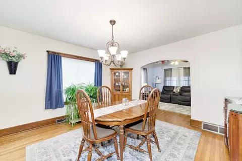 Dining - 271 7th St, Manistee, MI 49660 photo 3 of 4