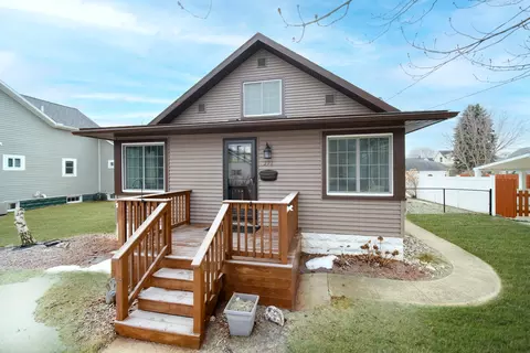 271 7th St, Manistee, MI 49660
