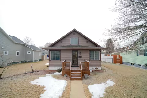 Exterior - 271 7th St, Manistee, MI 49660 photo 2 of 12