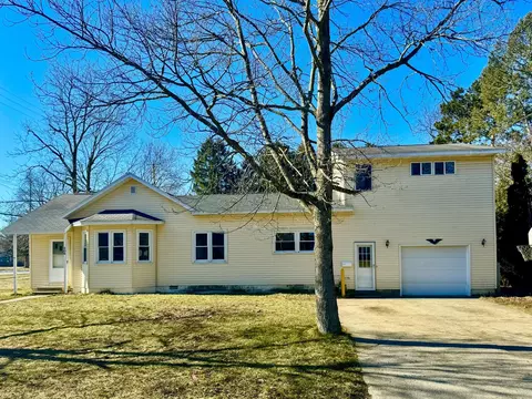 Exterior - 206 N Baldwin St, Whitehall, MI 49461 photo 2 of 17