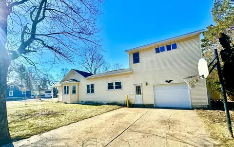 Exterior - 206 N Baldwin St, Whitehall, MI 49461 photo 11 of 17