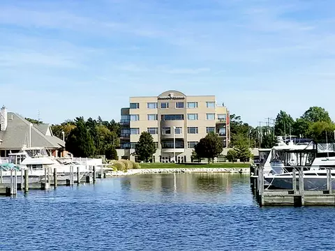 105 W Danaher St #303, Ludington, MI 49431