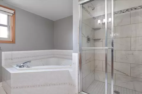 Bath - 47615 Beacon Square Dr, Macomb, MI 48044 photo 3 of 6