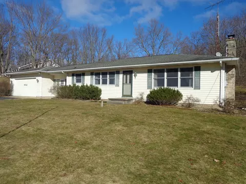 9722 N Riverview Dr, Kalamazoo, MI 49004