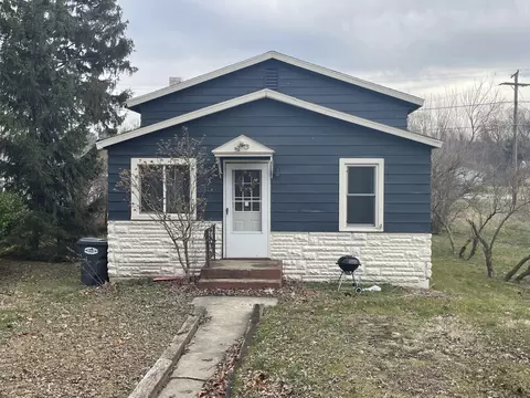 6313 W Hagar Shore Rd, Coloma, MI 49038