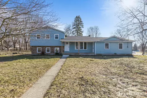 1064 Paradise Lake Dr SE, Grand Rapids, MI 49546