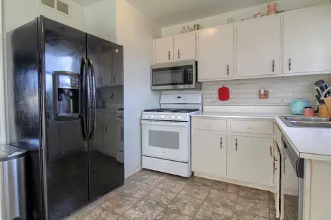 9792 Jackson St, Van Buren Twp, MI 48111 photo 3