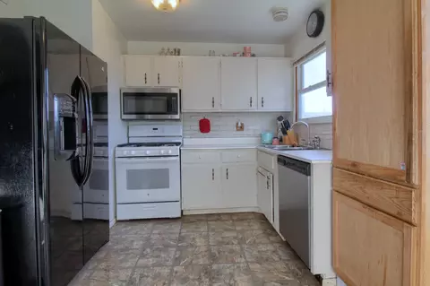 9792 Jackson St, Van Buren Twp, MI 48111 photo 5