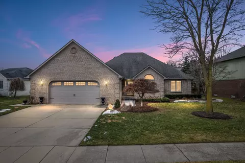 21050 Batchelder Ct, Macomb, MI 48044