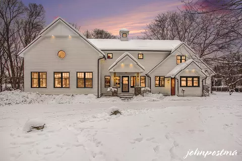 5663 Cascade Rd SE, Grand Rapids, MI 49546