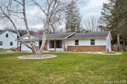 602 Old Orchard Rd, Holland, MI 49423