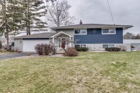10 Bayshore Dr, Battle Creek, MI 49015