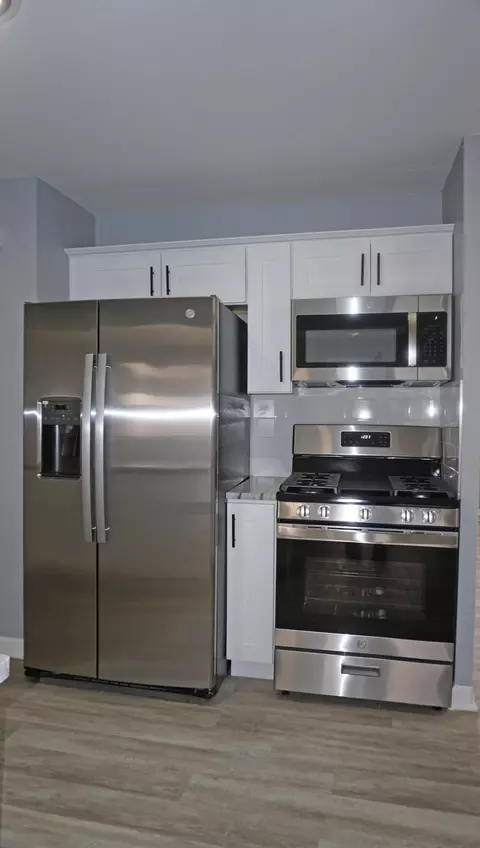 Kitchen - 34474 John St, Wayne, MI 48184 photo 3 of 3